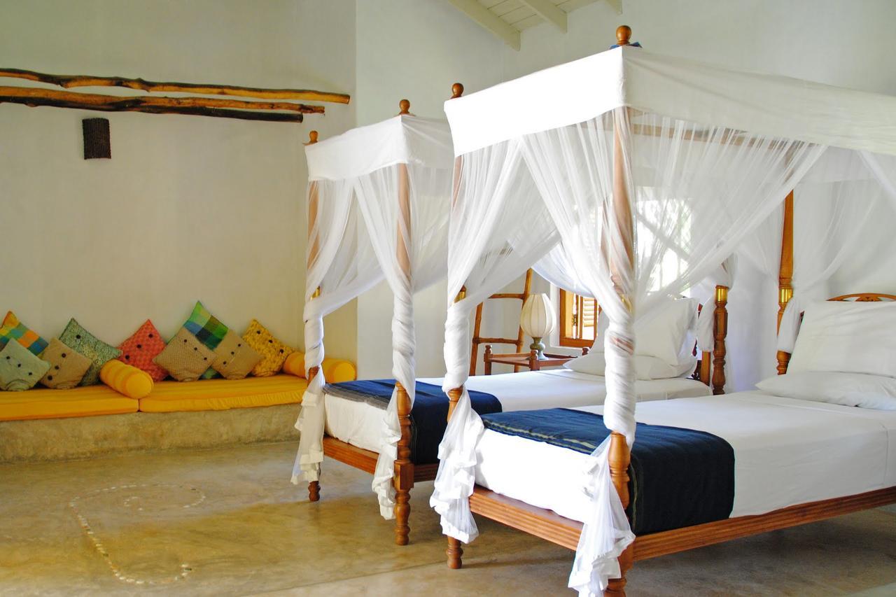 Khomba Beach House Alankuda Buitenkant foto