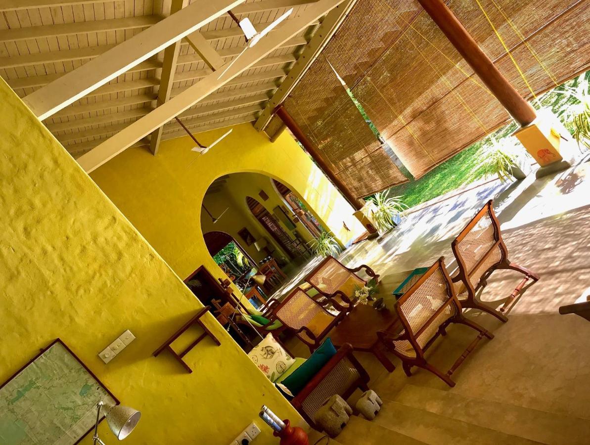 Khomba Beach House Alankuda Buitenkant foto
