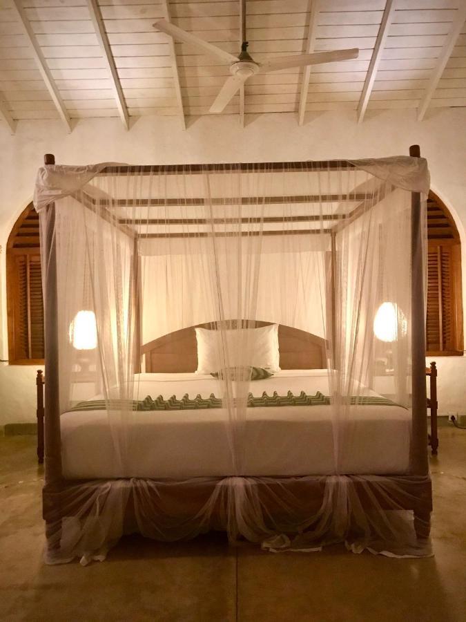 Khomba Beach House Alankuda Buitenkant foto