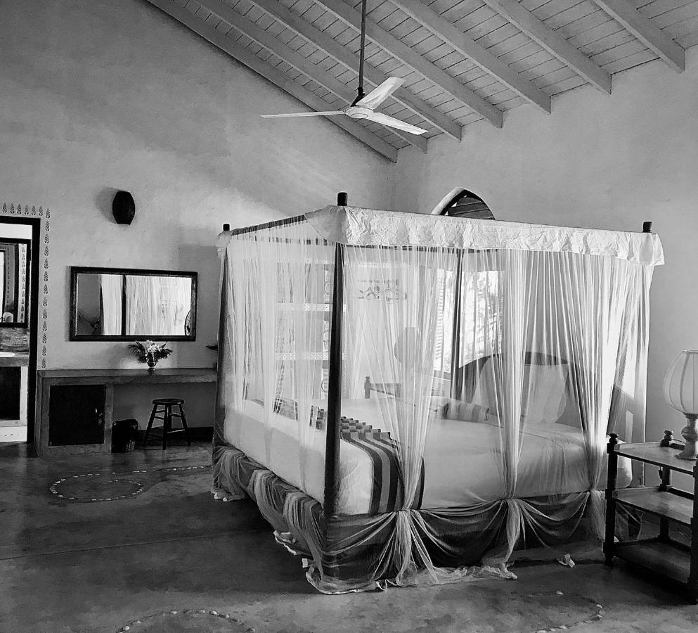 Khomba Beach House Alankuda Buitenkant foto